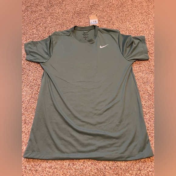 Mens nike dri-fit
Size medium - Picture 1 of 1